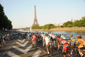 A Tour de France Párizs felé tart